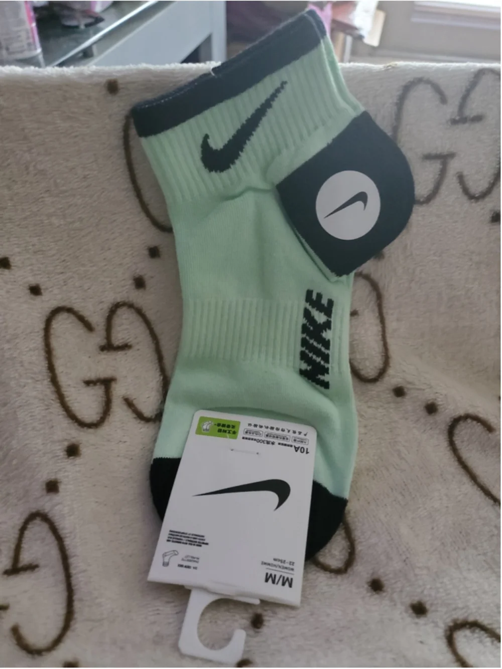 Women's Nike Crew White and Green socks women size 7-9